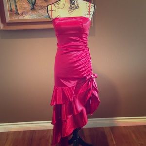 Gorgeous ruffled hem red dress